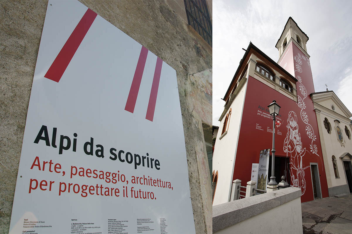 Manifesto della mostra e facciata rossa del Museo Diocesano di Susa