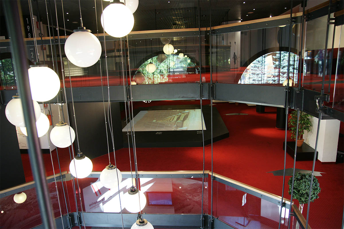 Plancia multimediale vista dai ballatoi del Palazzo delle Feste di Bardonecchia