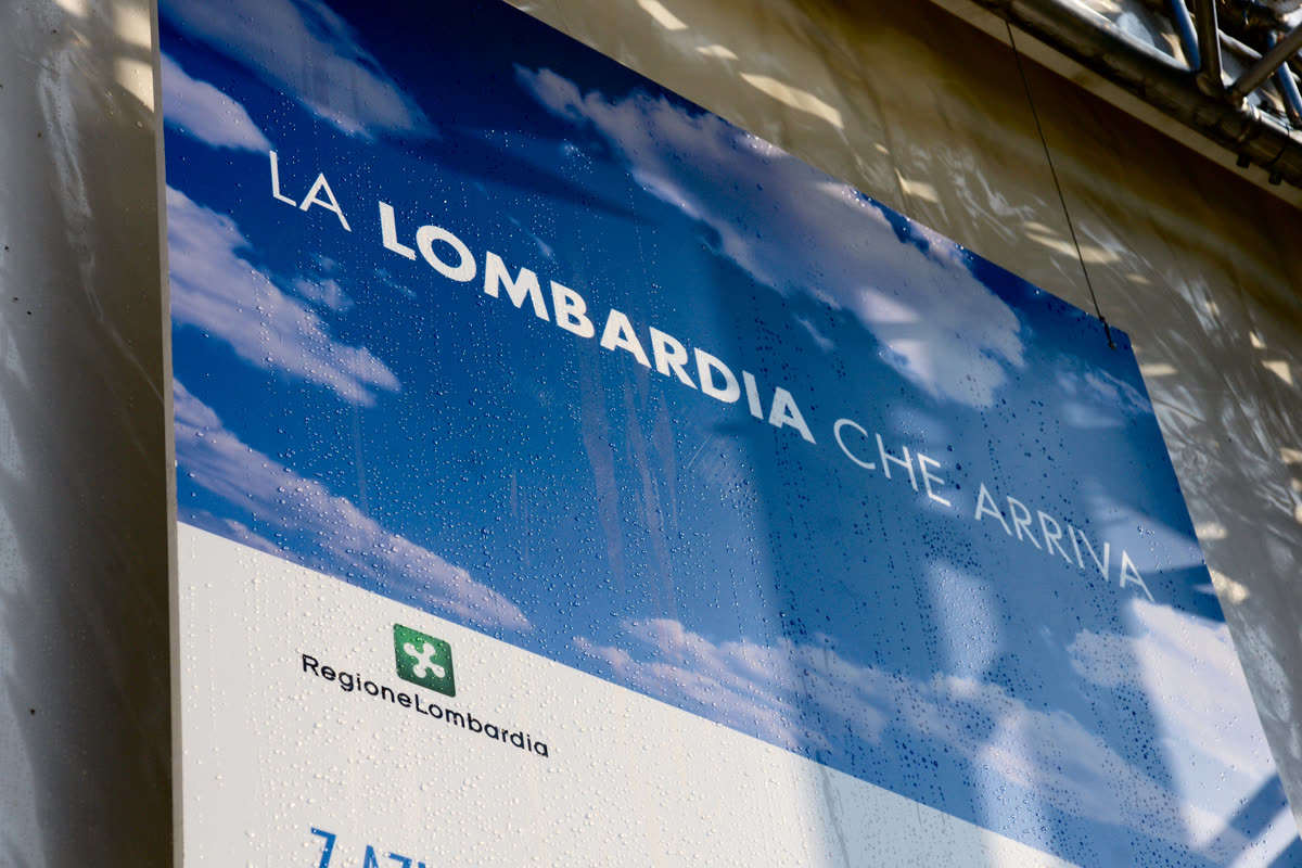 Dettaglio del banner La Lombardia che arriva con il logo di Regione Lombardia