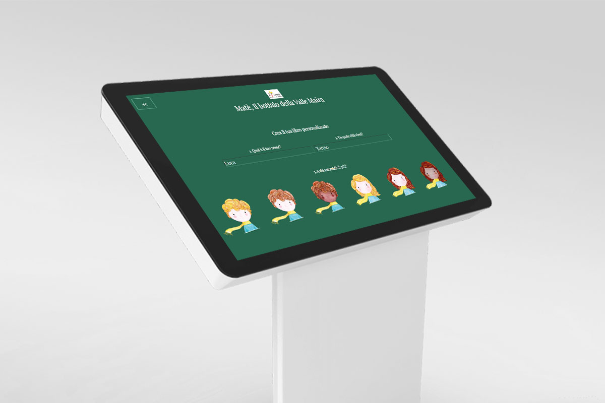 Totem interattivo con la personalizzazione del libro digitale del bottaio Mate